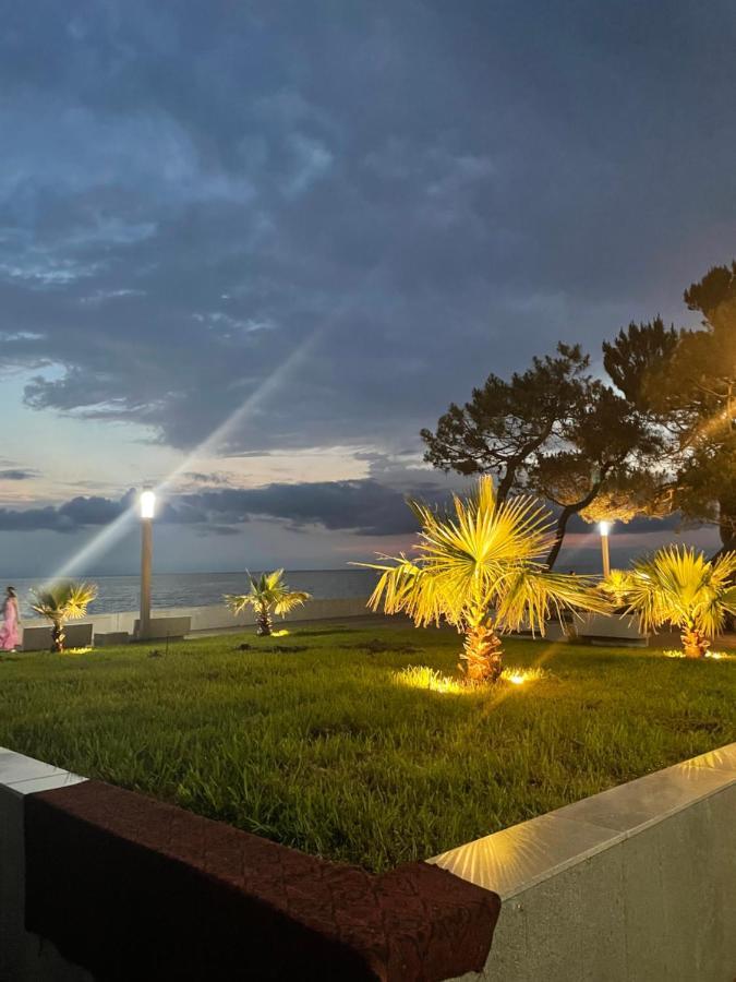 Hotel Chaika Kobuleti Ngoại thất bức ảnh
