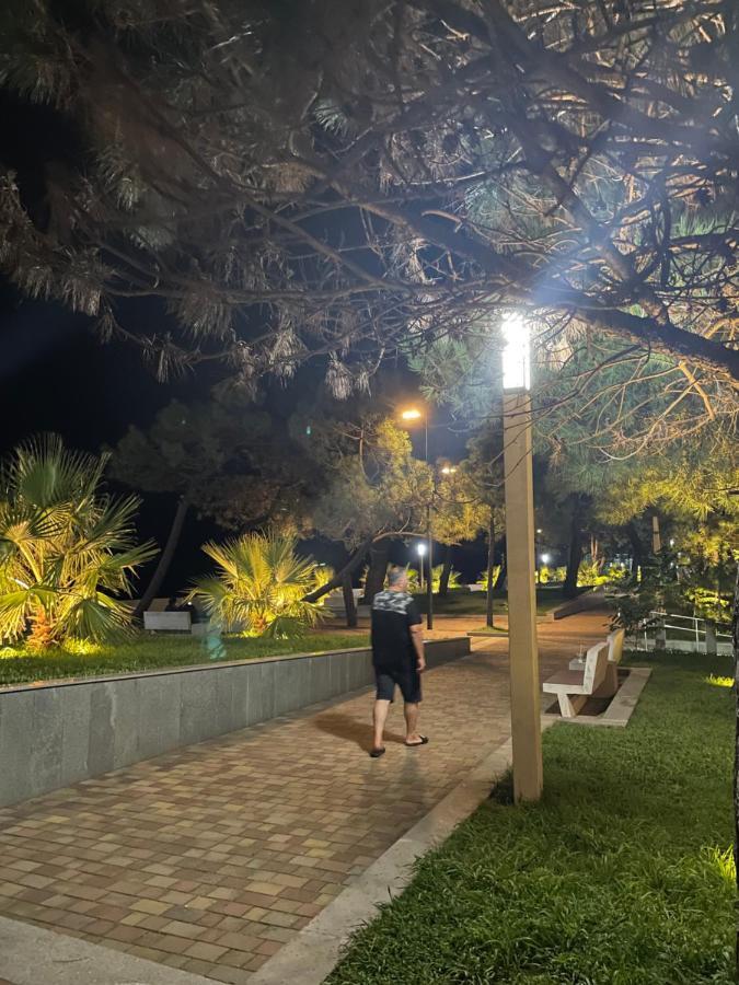 Hotel Chaika Kobuleti Ngoại thất bức ảnh